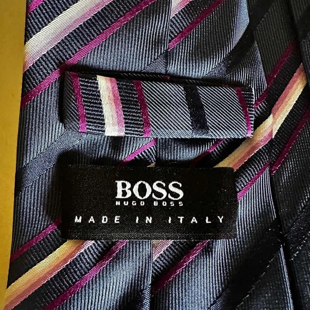 Hugo Boss tie - Picture 3 of 3